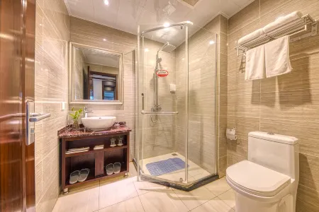 Ali Hotel (Yichang Jiefang Road Pedestrian Street CBD Shopping Center) Отели рядом с достопримечательностью «The Three Visitors Cave»