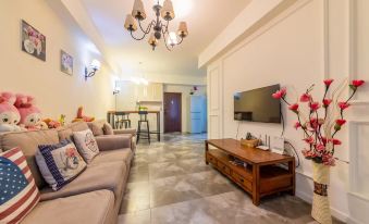 Chongqing Happy Time Theme Apartment