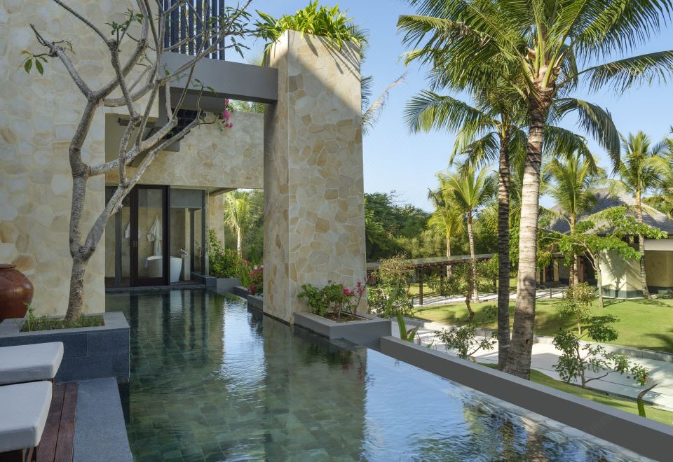 더 아푸르바 켐핀스키 발리의 웅장한 건물 외관