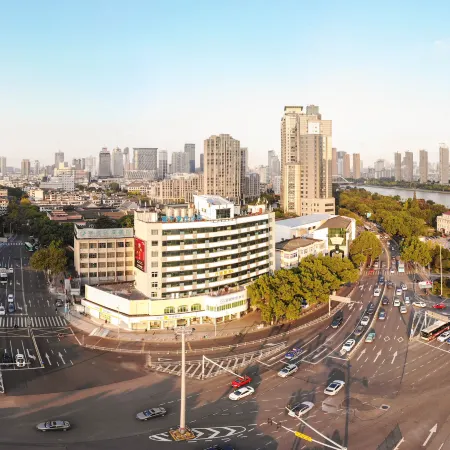 HanTing Premium Hotel (Ningbo Tianyi Square Chenghuangmiao Subway Station)
