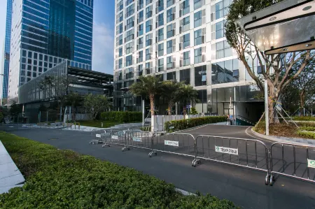 Grapefruit Fashion Boutique Apartment (Shenzhen North Railway Station Huilong Center)