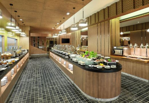 이비스 호텔 수영장 야경