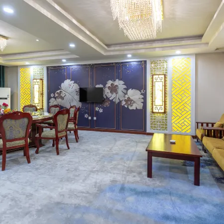 Ejina Banner Jinfengyuan Business Hotel