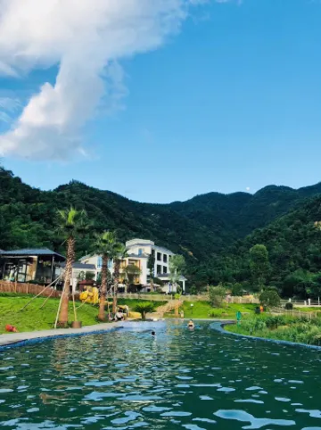 the Mountain the Water Yunxiju Guesthouse