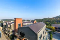 Floral Hotel · Xianning Hot Spring Valley - Bjergudsigt