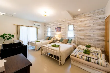 Anelani House Отели рядом с достопримечательностью «National Institute of Information and Communications Technology Okinawa Electromagnetic Wave Technol»