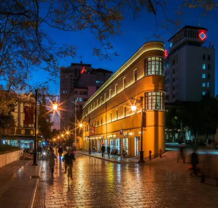 Moon and Chalice Boutique Hotel Отели рядом с достопримечательностью «Kunming University of Science and Technology Oxbridge College»