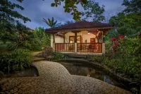 Sleeping Giant Rainforest Lodge Hotels near St. Herman＇s Cave