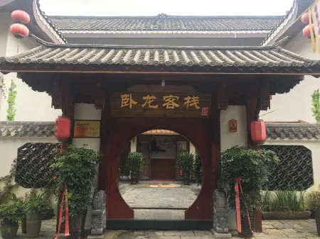 Longli Wolong Inn