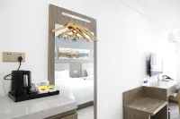 Cloud Light Language Hotel (Taihe Bus Station Branch)