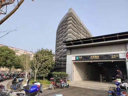 99 Inn Preferred Hotel (Shanghai Wulian Road Subway Station) Отели рядом с достопримечательностью «Shanghai Open University Pudong Branch School Hudong Branch»
