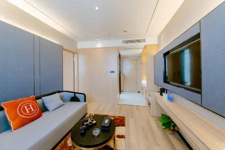 H Hotel (Hai'an High Speed Railway Station) Отели рядом с достопримечательностью «Hai'an Slate Street»