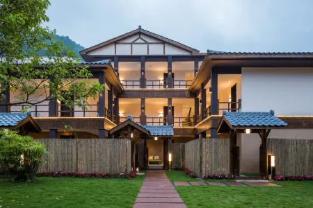 Chengdu Howard Johnson Huashuiwan Hot Springs Resort Отели в г. Даи