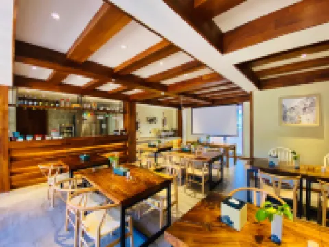 Joy Luck Huahu Resorts