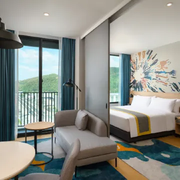 Holiday Inn & Suites SIRACHA LAEMCHABANG by IHG Отели рядом с достопримечательностью «Ко Си Чанг»