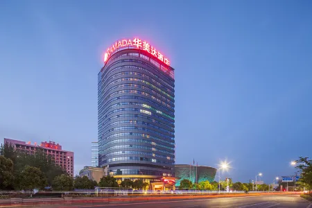 Ramada by Wyndham Wuhu Отели рядом с достопримечательностью «Macrolink Beluga Ocean Park»