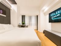 英卓未来公寓智能酒店(西安外事学院店) - 阳光暖暖大床房