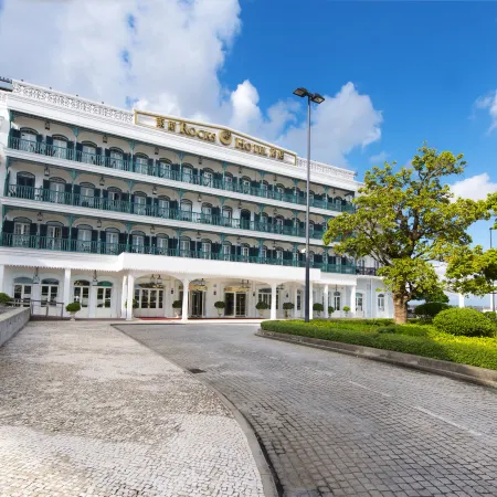 Rocks Hotel