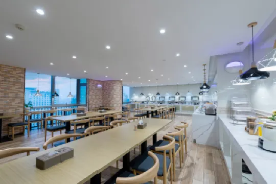 One&One International Hotel Apartment Отели рядом с достопримечательностью «National Government Former Site»