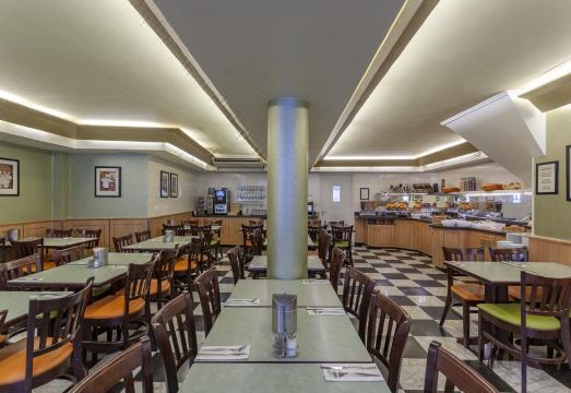 4. 애비뉴 호텔 암..