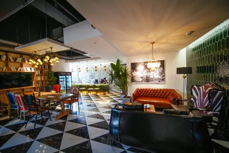 POSHPACKER Local Tea Hostel Отели рядом с достопримечательностью «Sichuan Indoor Stadium»
