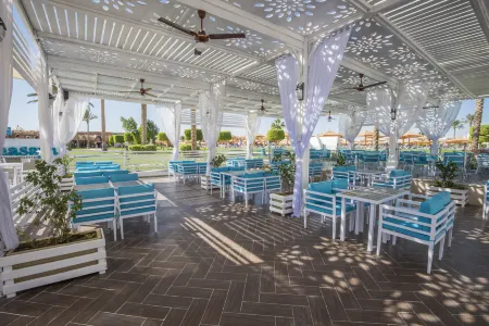 Sunrise Royal Makadi Resort Отели рядом с достопримечательностью «Grand Waterworld Makadi : Water Slides»