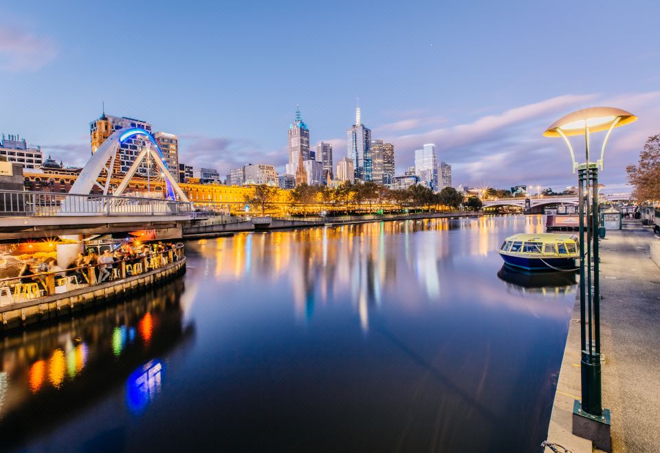 Oaks on Lonsdale Apartments Over view