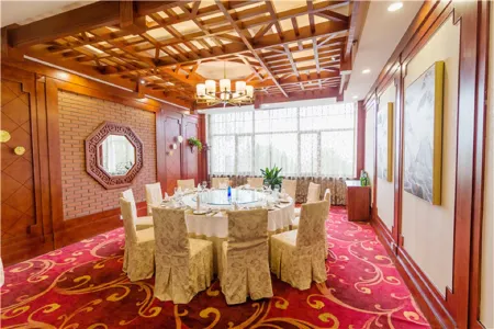 Nanshan Hotel Отели в г. Лункоу