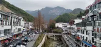 Huayuan Homestay (Huangshang Scenic Area South Gate)
