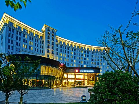 Oriental Jianguo Hotel