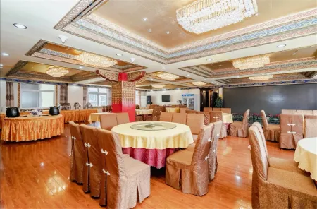 Labuleng Civil Aviation Hotel Отели рядом с достопримечательностью «White Rock Cliffs»