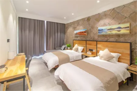 Yueshan No.1 at the entrance Отели рядом с достопримечательностью «Shiwei Peak»