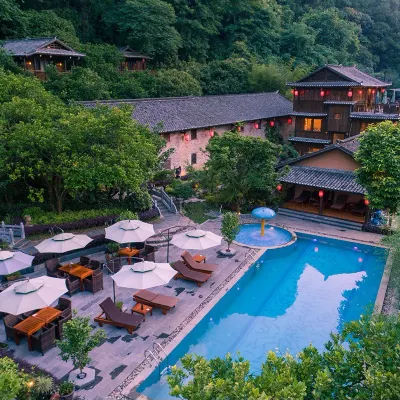 Yangshuo Molan Mountain Residence Ancient Architecture Cultural Homestay (Yulong River Scenic Area) Hotels near Lion Mountain