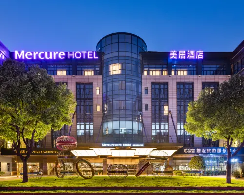 Mercure Shanghai Hongqiao SOHO Hotels near Beixinjing Station