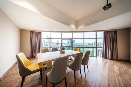 Elong Deluxe International Hotel (Guangzhou Zengcheng Xintang Subway Station)