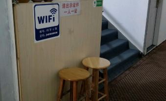 Jinhua Apartment (Guangzhou Shangxiajiu Pedestrian Street Yongqingfang)