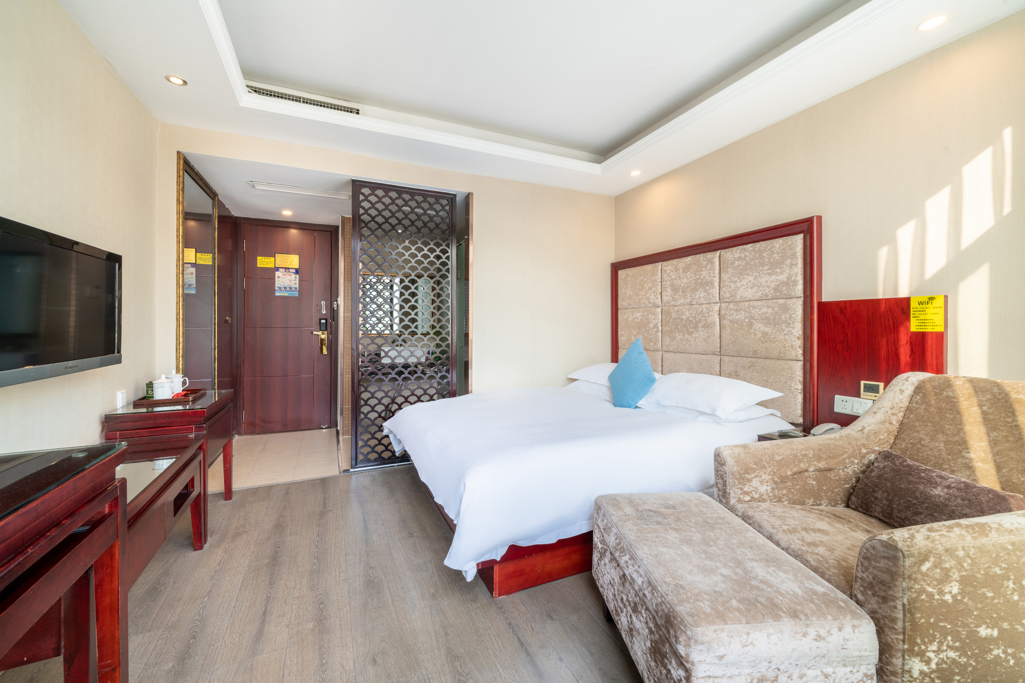 Wanzi HotelOver view