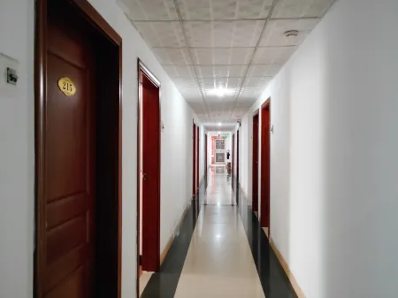 Xingfu Hostel Отели рядом с достопримечательностью «Donghua Mountain»