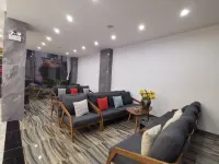 Luoping Jiahao Style Hotel