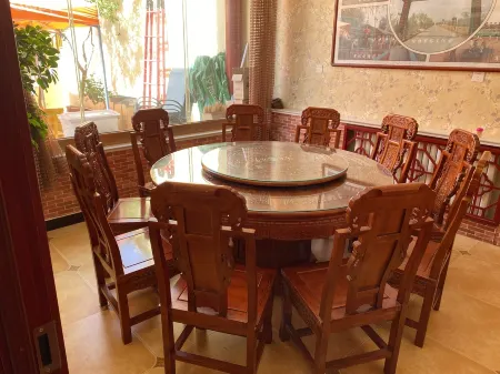 Yulin Xingxiu Apartment Отели рядом с достопримечательностью «Yulin Vocational and Technical College»