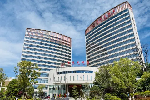 Zhaotong Purple Light Hotel