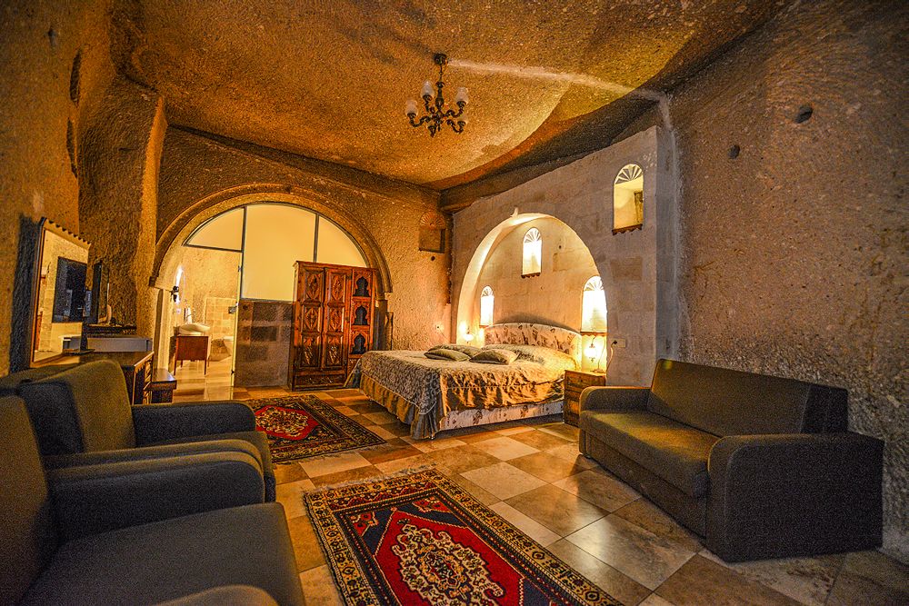 Roma Cave Suite