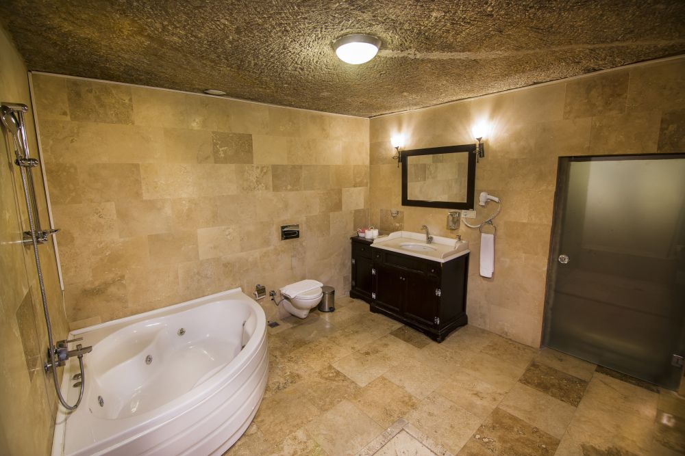 Roma Cave Suite