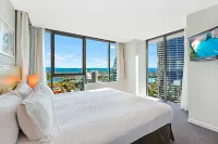 Surfers Paradise Luxury Apartments by Holiday Paradise Hotels near SkyPoint Observation Deck