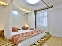 上海慕心创意设计酒店 - 忆梦谈天大床房