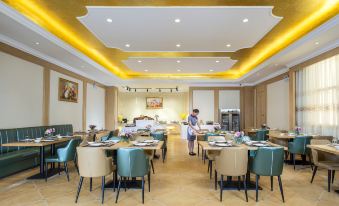 Vienna Hotel (Henan Xuchang Yanling Huadu Avenue store)