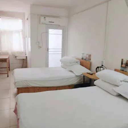 Gongyi Dongping Hotel
