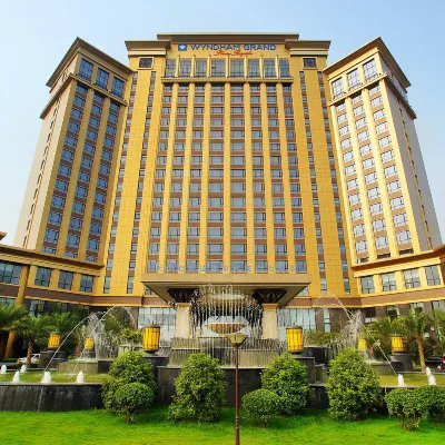 Wyndham Grand Plaza Royale Palace Chengdu Hotels near Pixian Railway Station