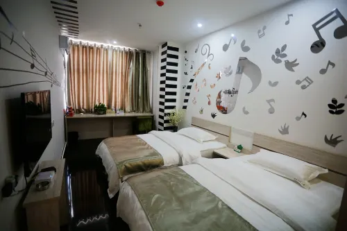 โรงแรมธีมอาร์ตหยิ่งซื่อ - โรงแรมราคาถูก