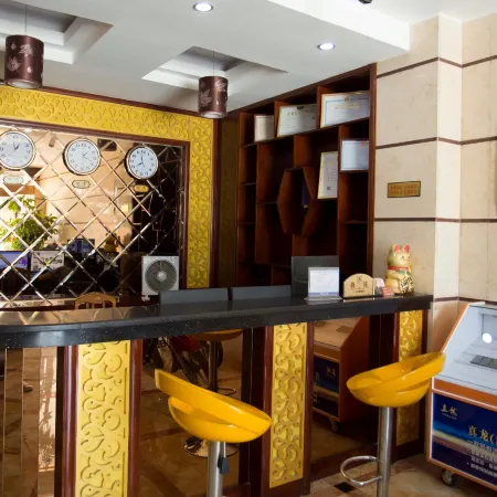 Shuangfeng Business Hotel (Baise High-speed Railway Station)